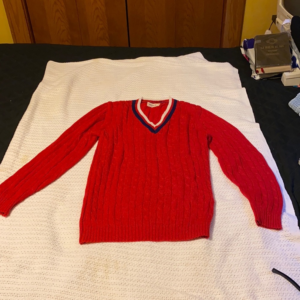 Hanil V-neck sweater, red